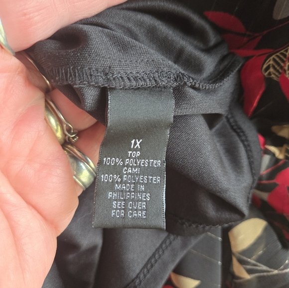 I.N. Studio Black and Red Floral Blouse NWT - Picture 6 of 7